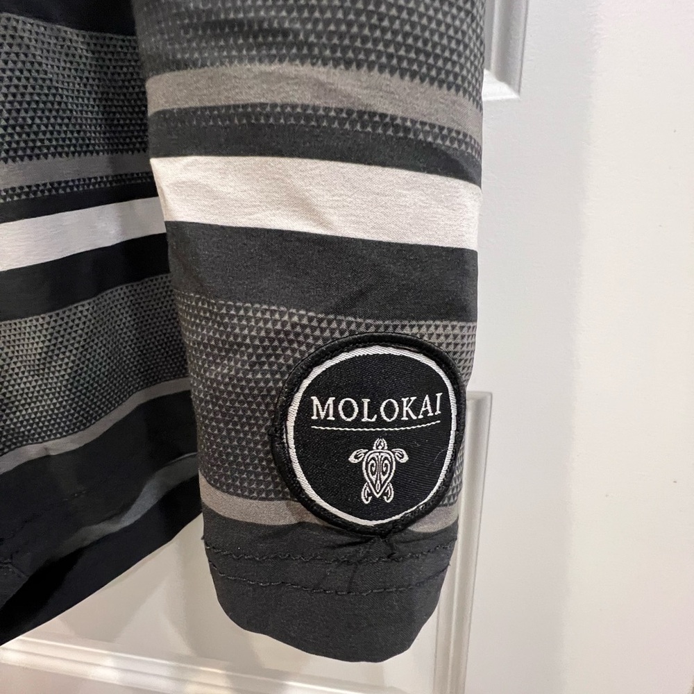 Molokai Men’s Black & Gray Palm-Striped Swim Board Shorts - Picture 3 of 4